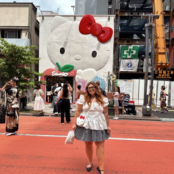 Meet your Posher, Lauren - Picture 4 of 17